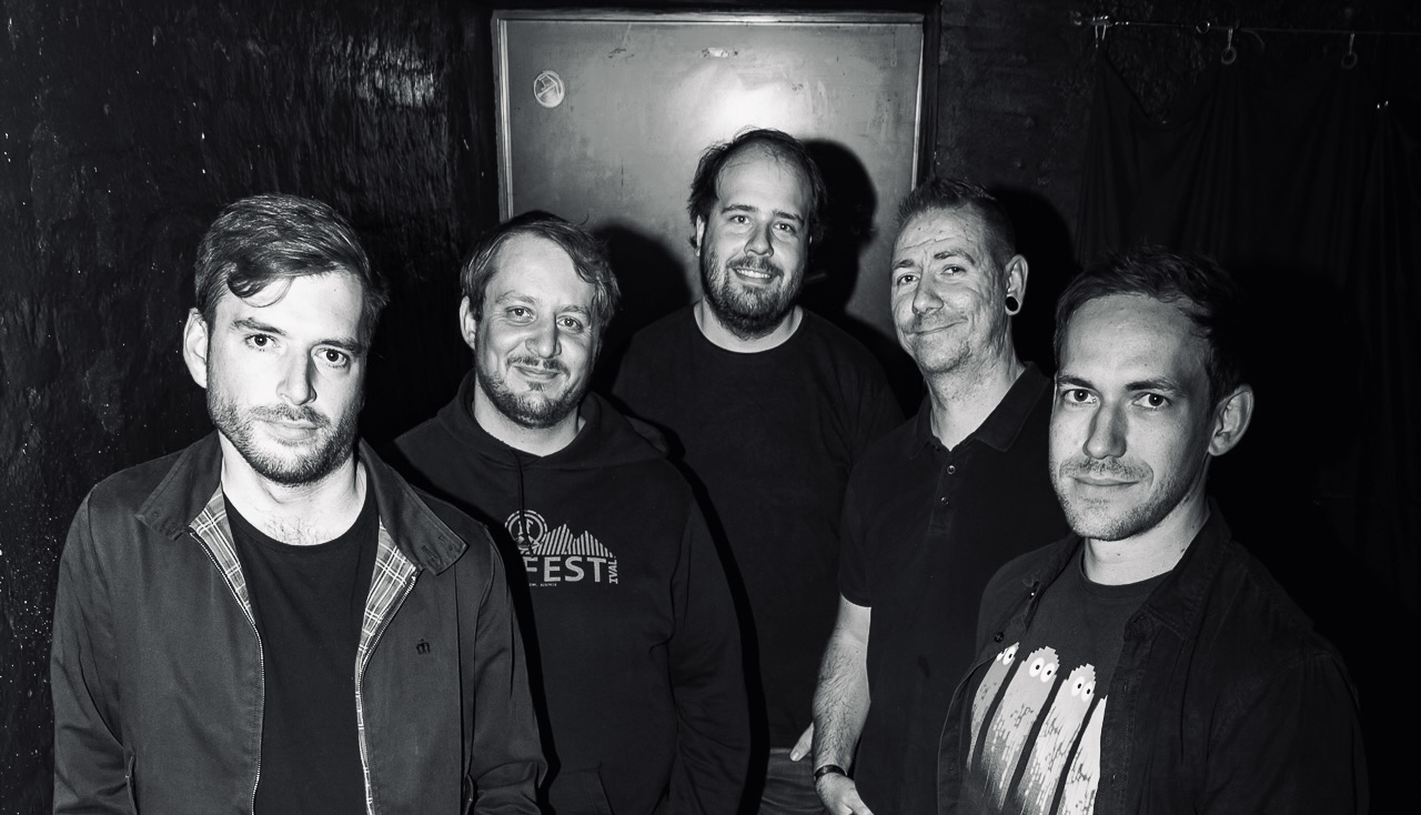 Mitglieder von Sonic Fuze, der aufstrebenden Rockband